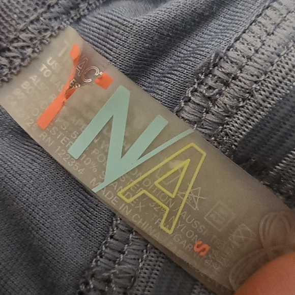 Aritzia TNA Grey Small tank top - Picture 6 of 7